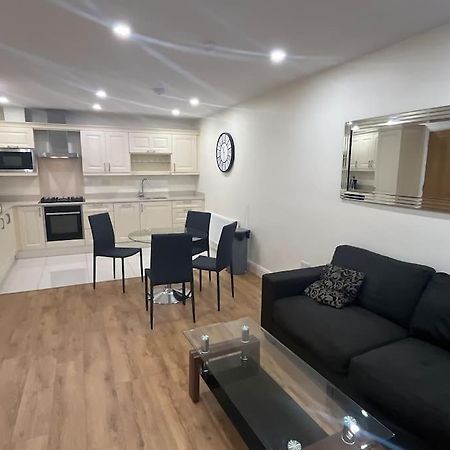 City Beach Gem 5 Adult Spaces Plus Child Dublin Exterior photo