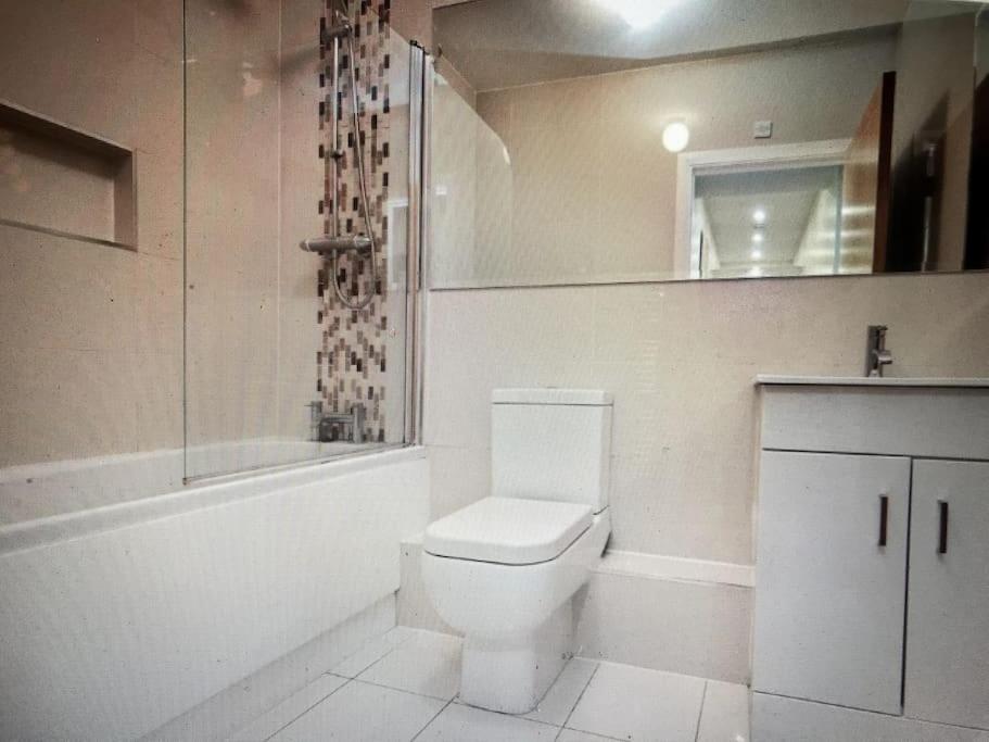 City Beach Gem 5 Adult Spaces Plus Child Dublin Exterior photo