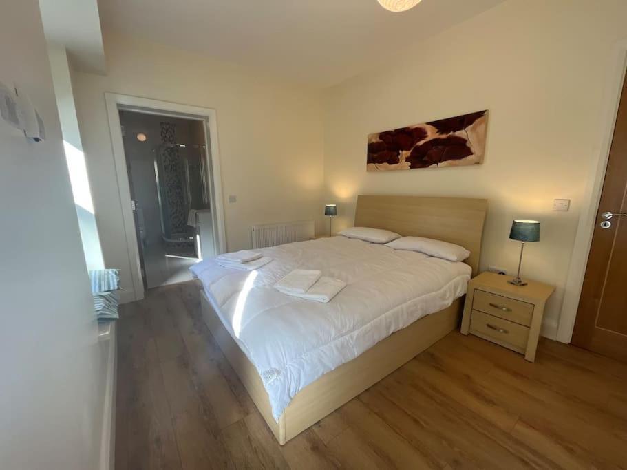 City Beach Gem 5 Adult Spaces Plus Child Dublin Exterior photo
